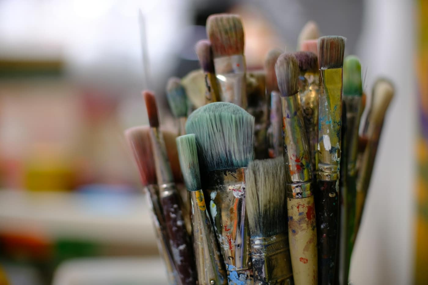 Assorted paint brushes